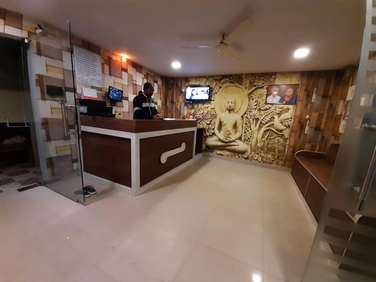 Hotel Vashishta Inn Paderu 外观 照片